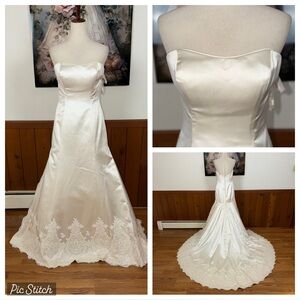 Elegant New Alfred Angelo Sapphire Strapless Satin Wedding Gown